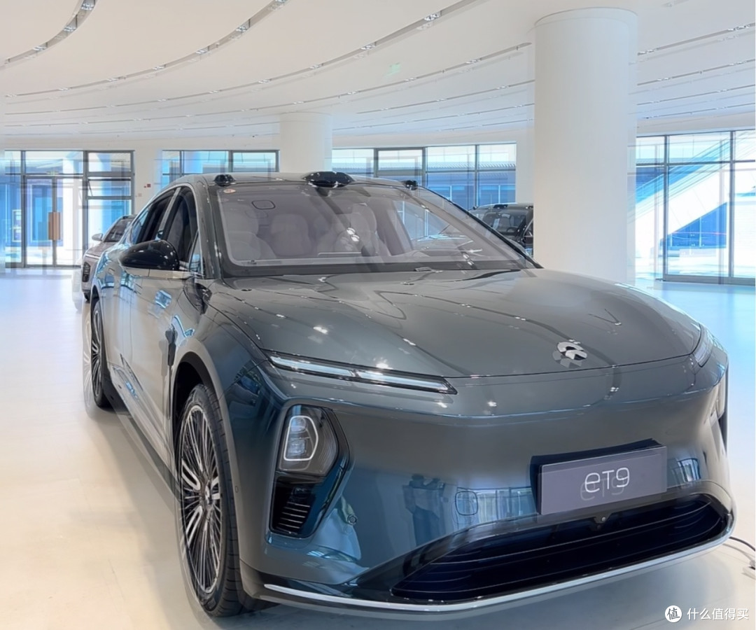 蔚来ET9星辰绿:国产超豪华车新标杆