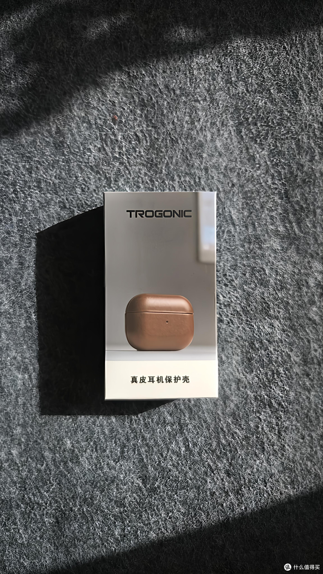 AirPods Pro 3 也有“高定”了?皮绳保护壳,把质感刻进DNA!