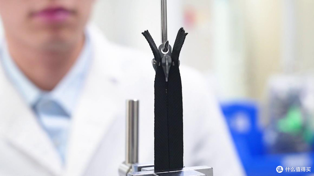 不容忽视的安全细节:挑选汽车拉链需要关注的性能标准
