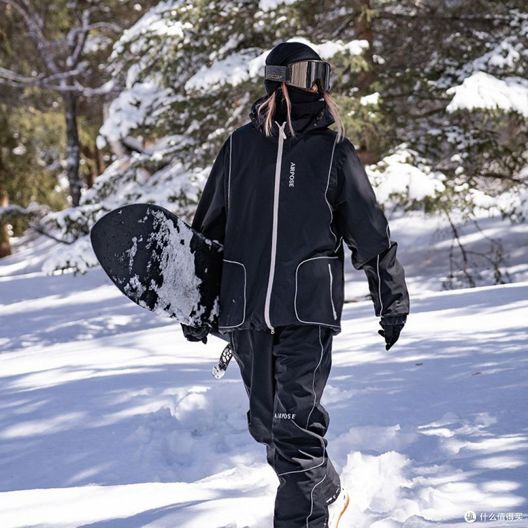 双旦滑雪邪修!反光条雪服,安全+吸睛双开挂