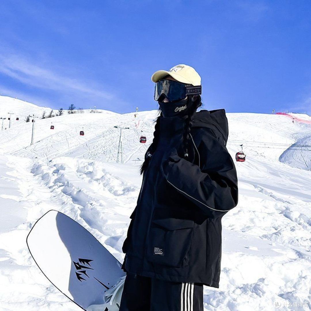 双旦滑雪邪修!反光条雪服,安全+吸睛双开挂