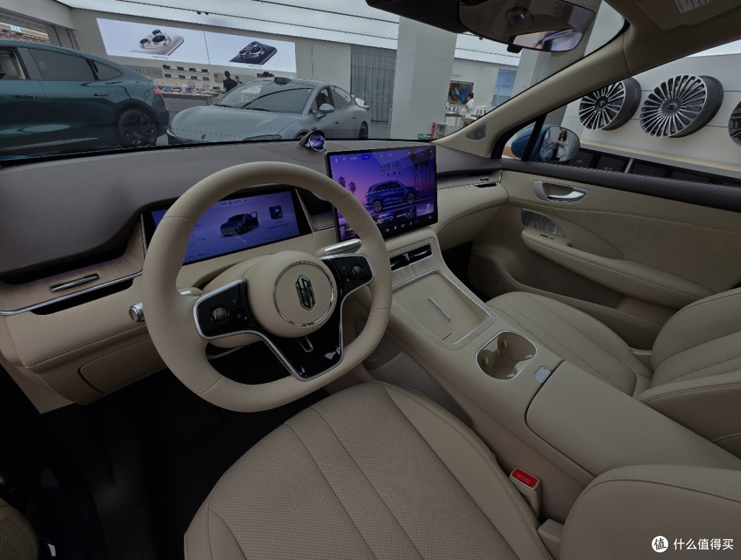 抢先体验华为尚界H5:15万级中型SUV,颜值与智能双在线