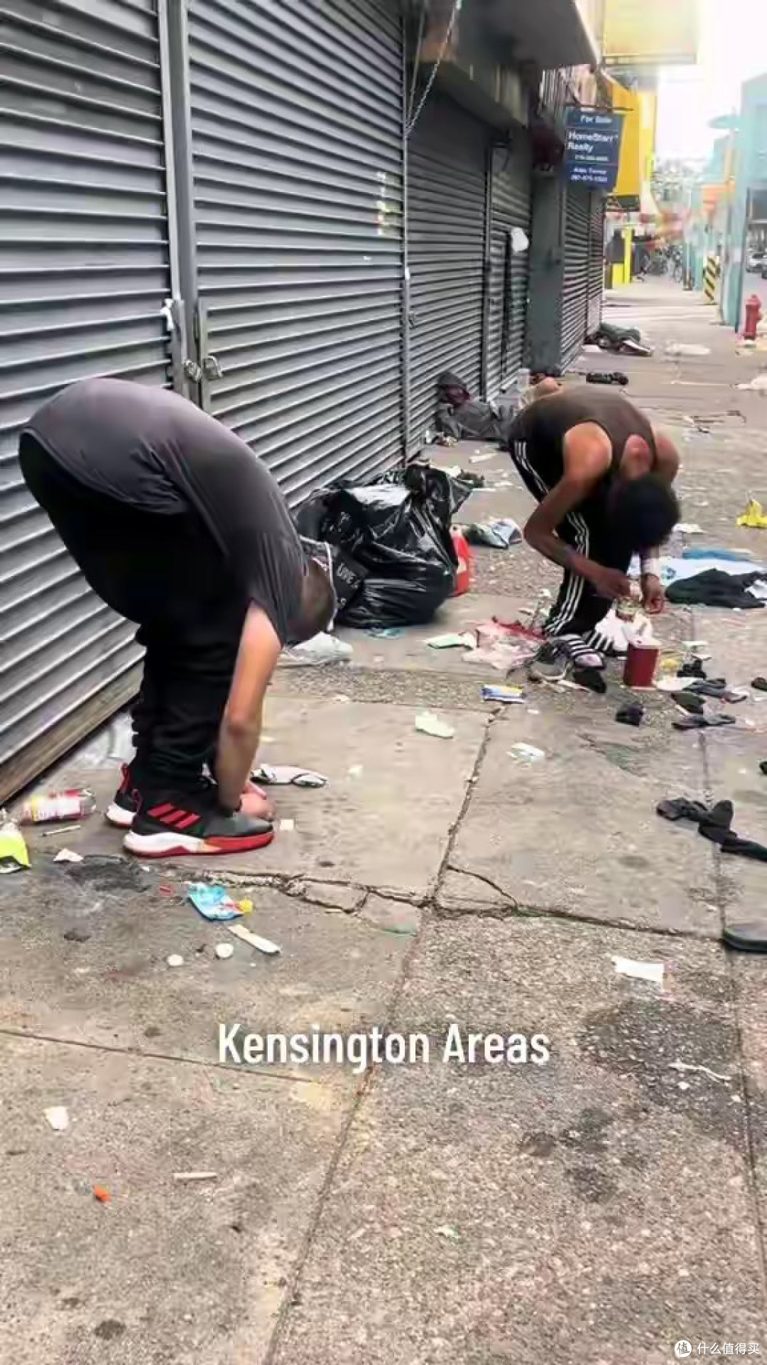 一夜之间,美国斩杀线火爆全网,西方的月亮突然不圆了!
