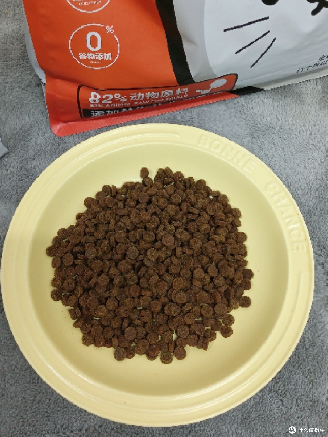 你们家里面养狗狗猫咪都是喂狗粮猫粮吗?