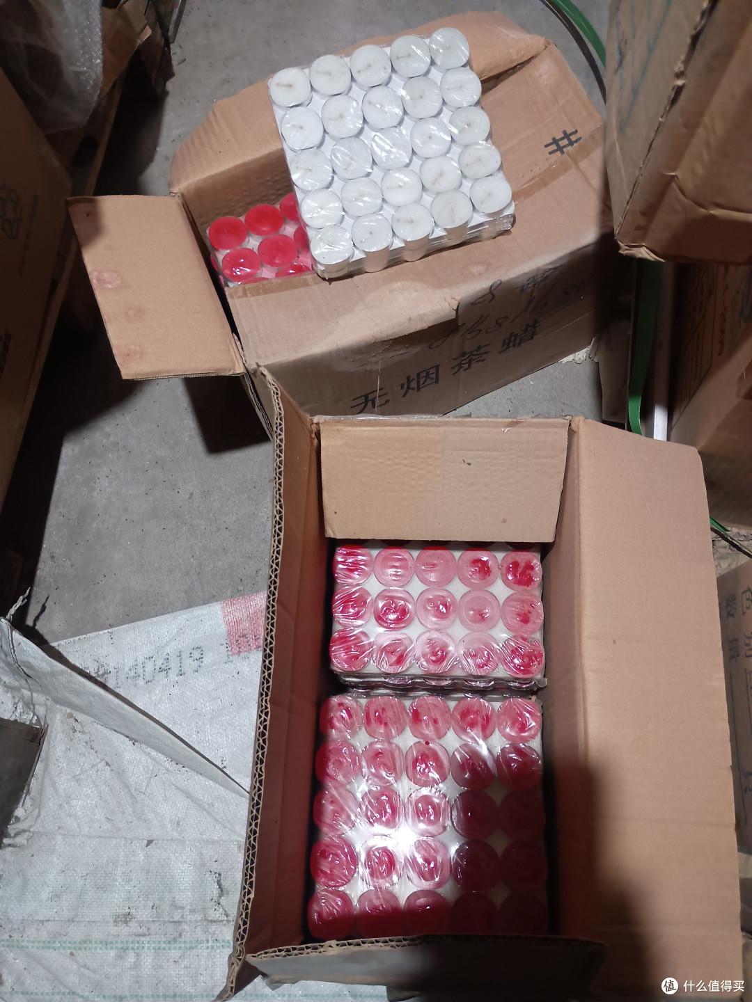 这是前两年台风雨地库泡水淹掉的，没法卖了，一箱10盒，每盒100个，除了地库里的零星3箱我仓库里还有十好几箱呢，现在除了每年冬至清明用几个，一盒都够用到天荒地老，又是这辈子用不完系列