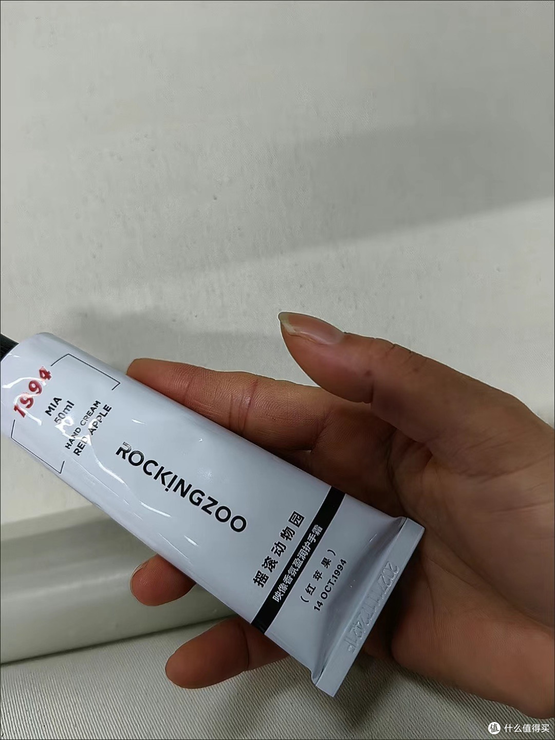 护手霜:保湿修护日常必备