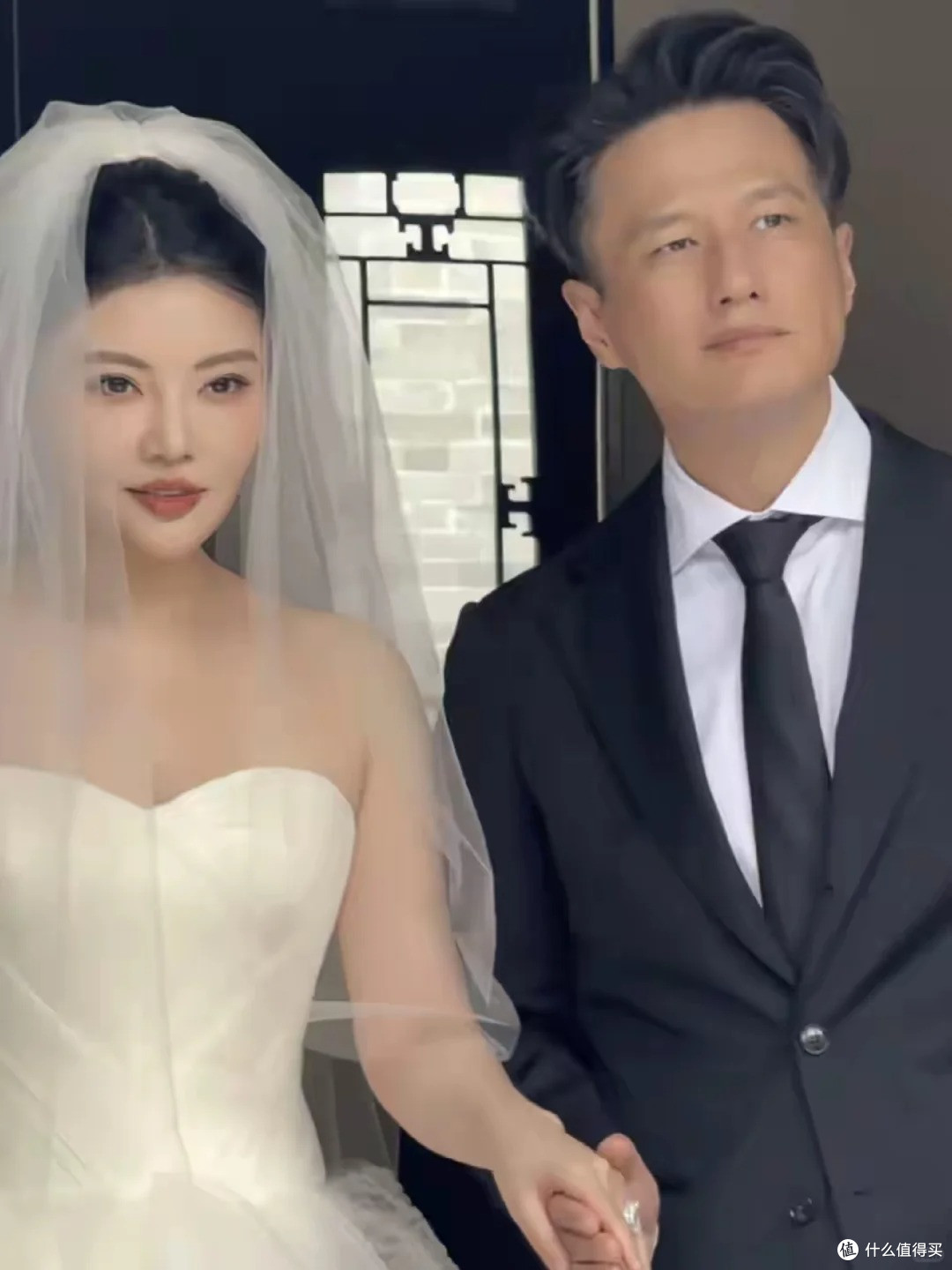 大嫂徐冬冬和保镖尹子维大婚将至，这痞帅男人的穿搭里透着邪气？