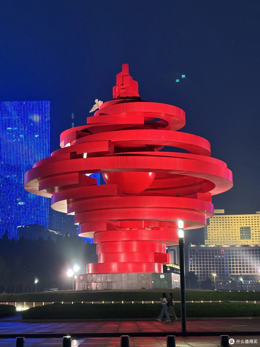 青岛夜景:海滨城市的璀璨夜晚