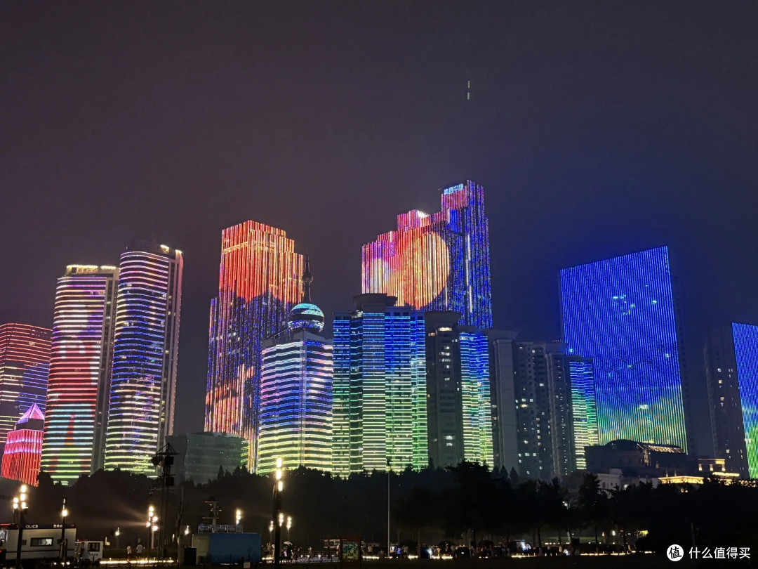 青岛夜景:海滨城市的璀璨夜晚