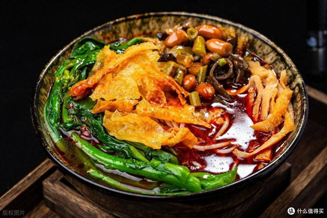1红汤螺蛳粉，酸辣诱人