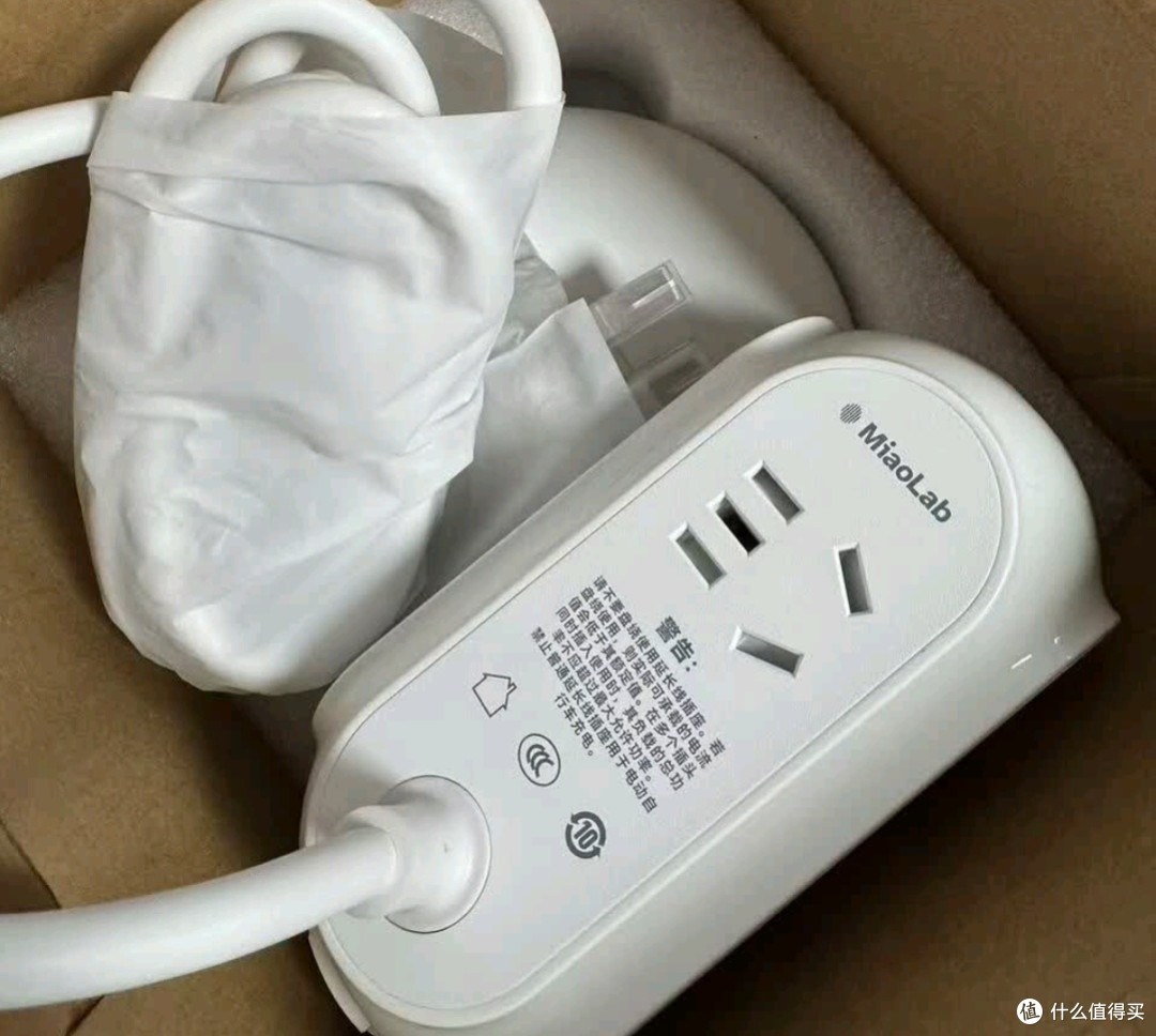 妙莱立式插座:多协议快充解决方案