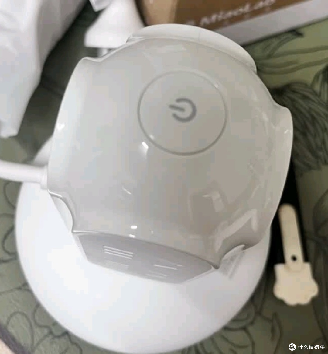 妙莱立式插座:多协议快充解决方案