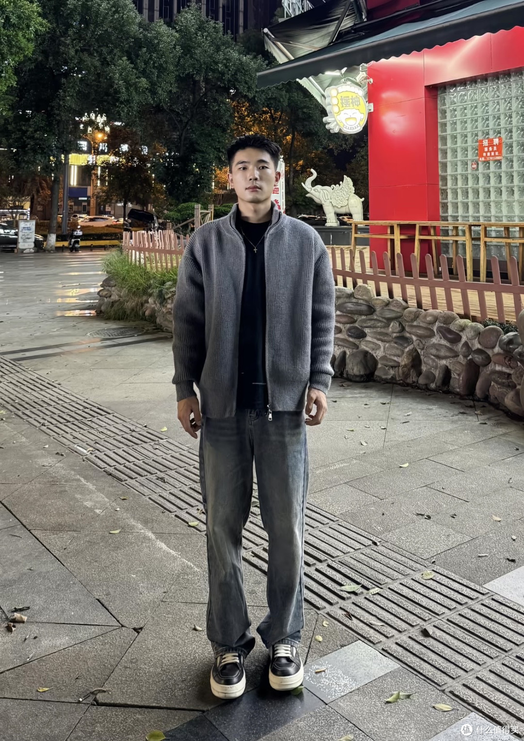 色彩与版型:穿搭的艺术