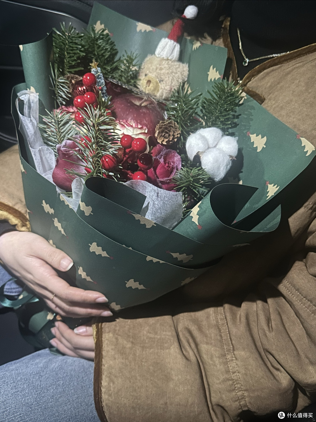 简约花瓶花束与软萌公仔,承包你的双旦浪漫
