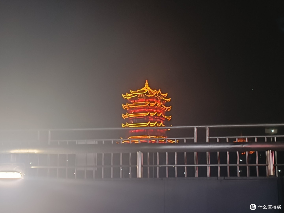 武汉江滩与黄鹤楼：两江四岸的古今风华