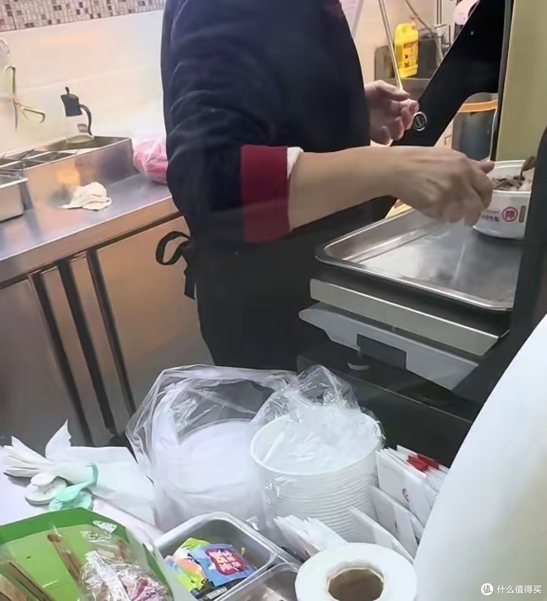 紫燕百味鸡员工偷窃牛肉,监管何在!