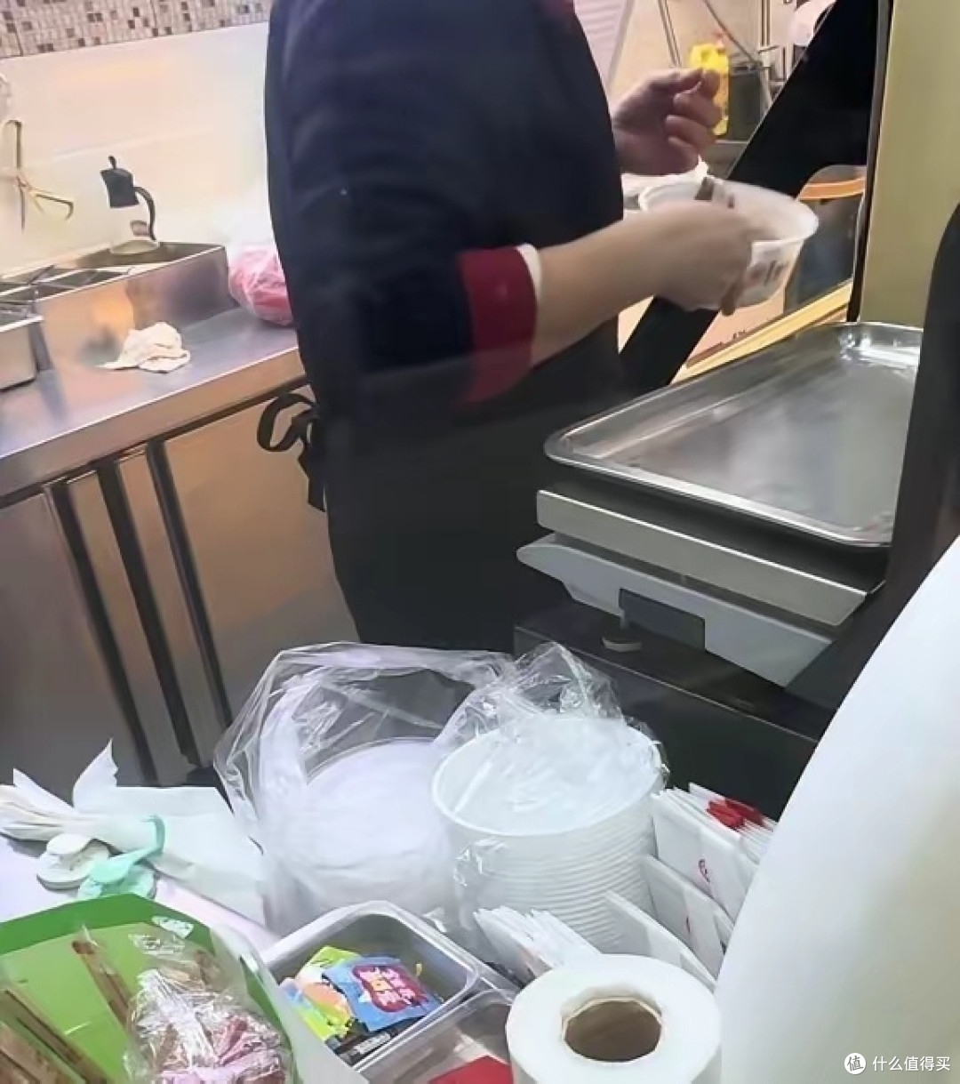 紫燕百味鸡员工偷窃牛肉,监管何在!