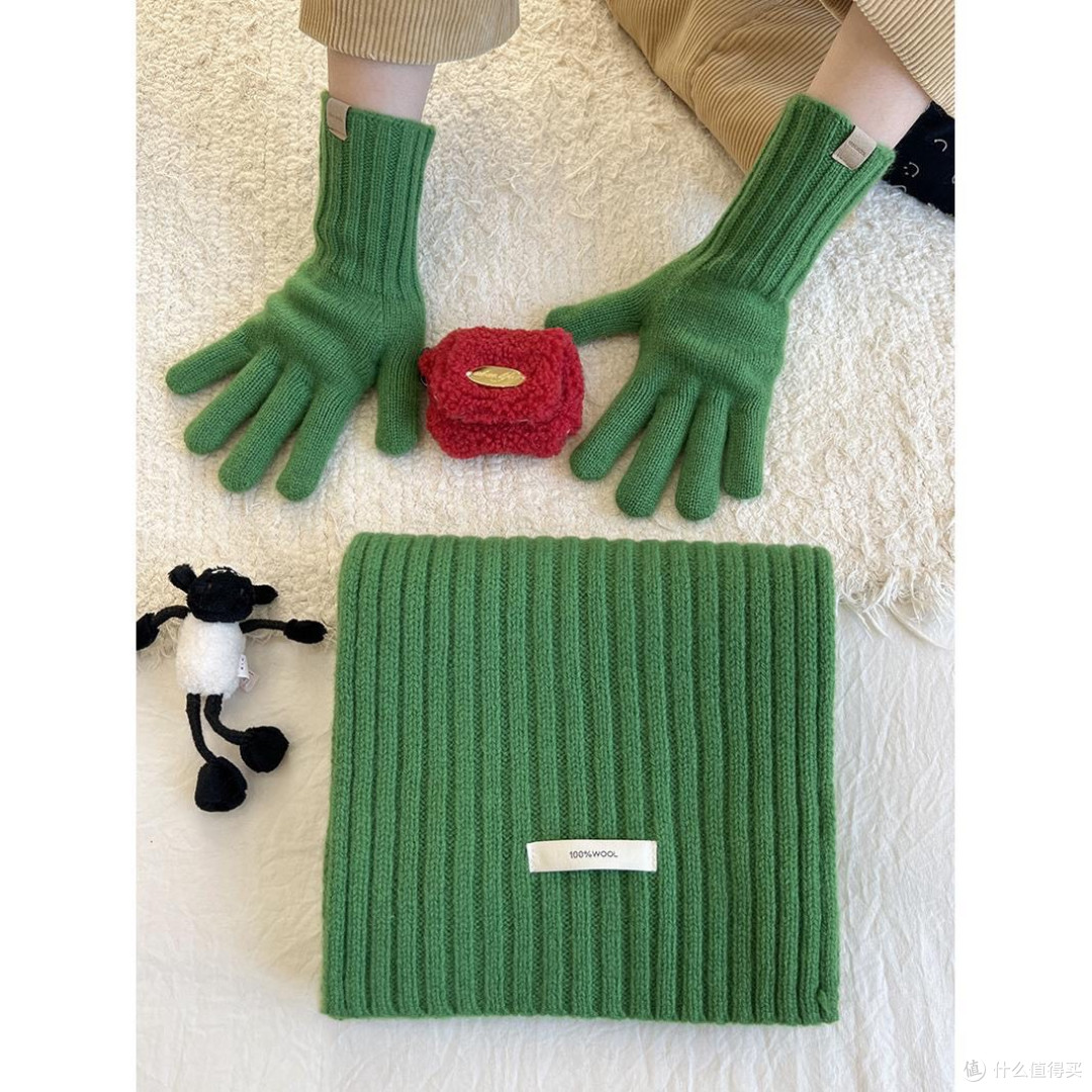 双旦佳节那些温暖人心的小物件:如手工围巾、定制饰品、手写信件