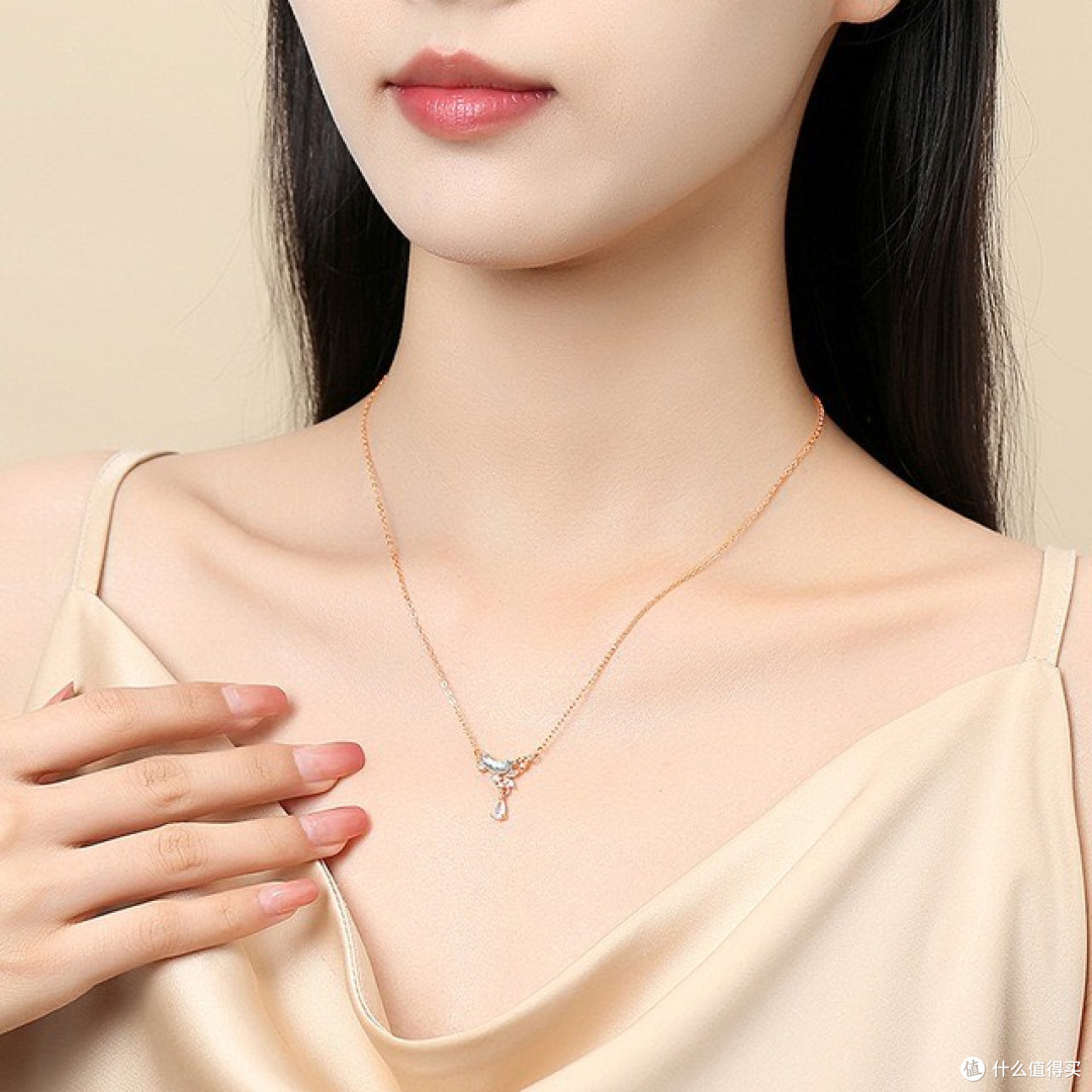 双旦佳节那些温暖人心的小物件:如手工围巾、定制饰品、手写信件