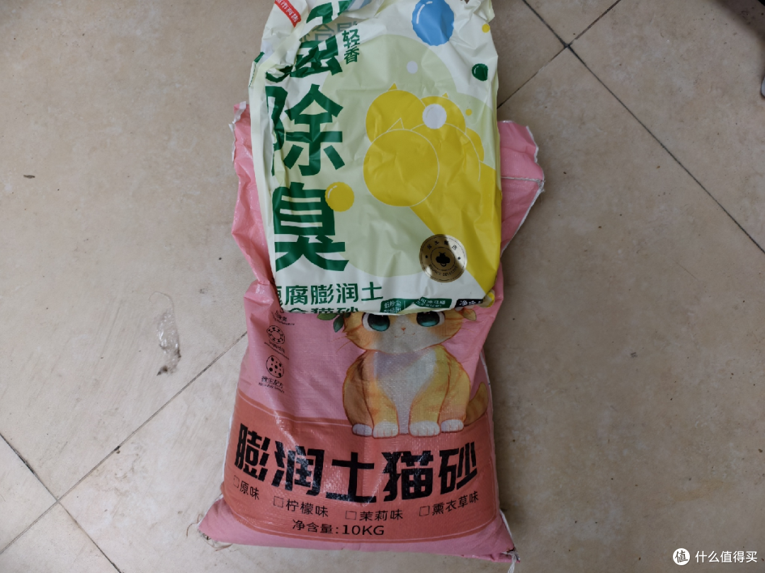 三猫家庭的省钱实验:京觅混合猫砂混用普通膨润土,真实体验分享