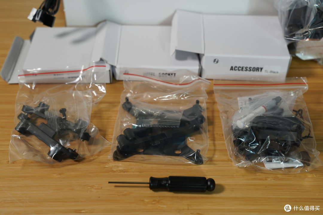 告别水冷管乱穿!隐形走线颜值拉满,联力隐流二代方屏水冷实测
