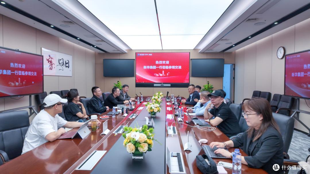 AI赋能教育普惠！冠捷科技携手新华集团智能设备点亮智慧教学未来