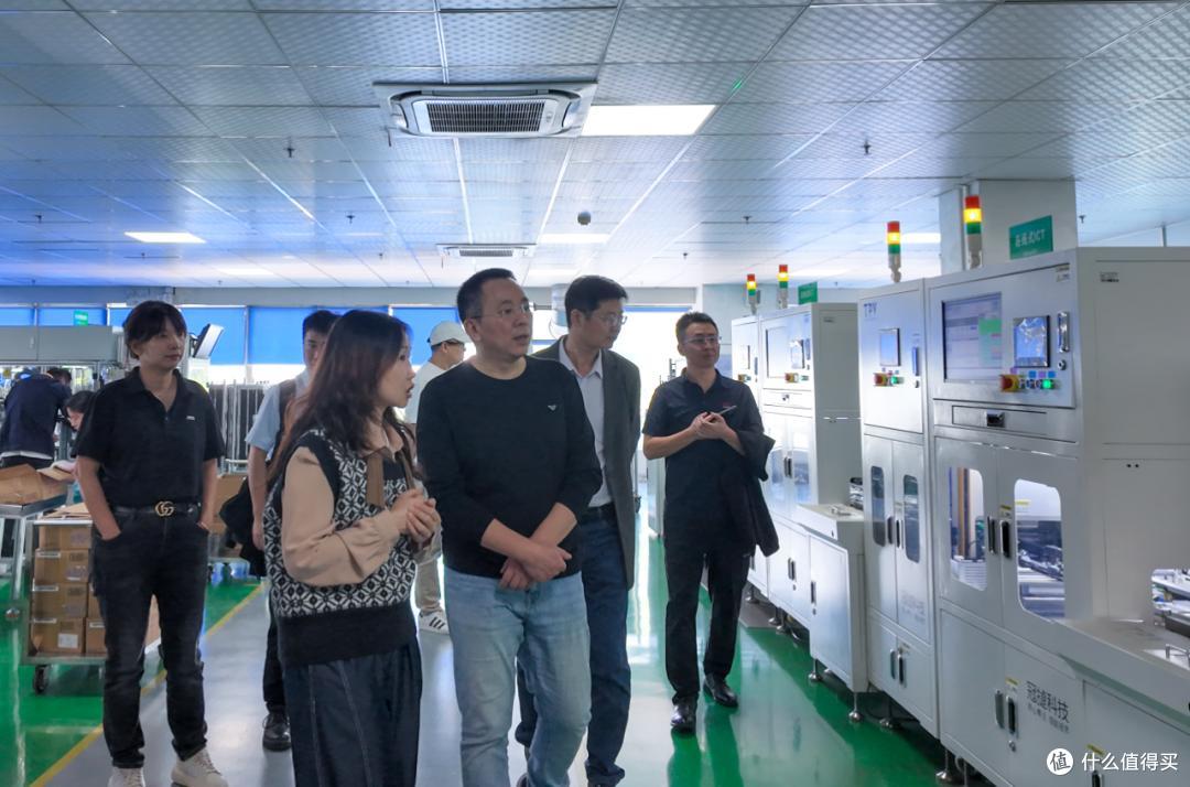 AI赋能教育普惠！冠捷科技携手新华集团智能设备点亮智慧教学未来