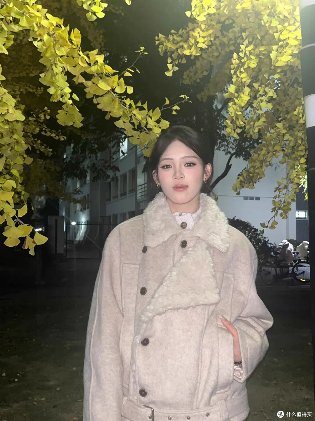 MADWITCH复古双排扣毛领棉服：双旦穿搭的仪式感与温暖并存