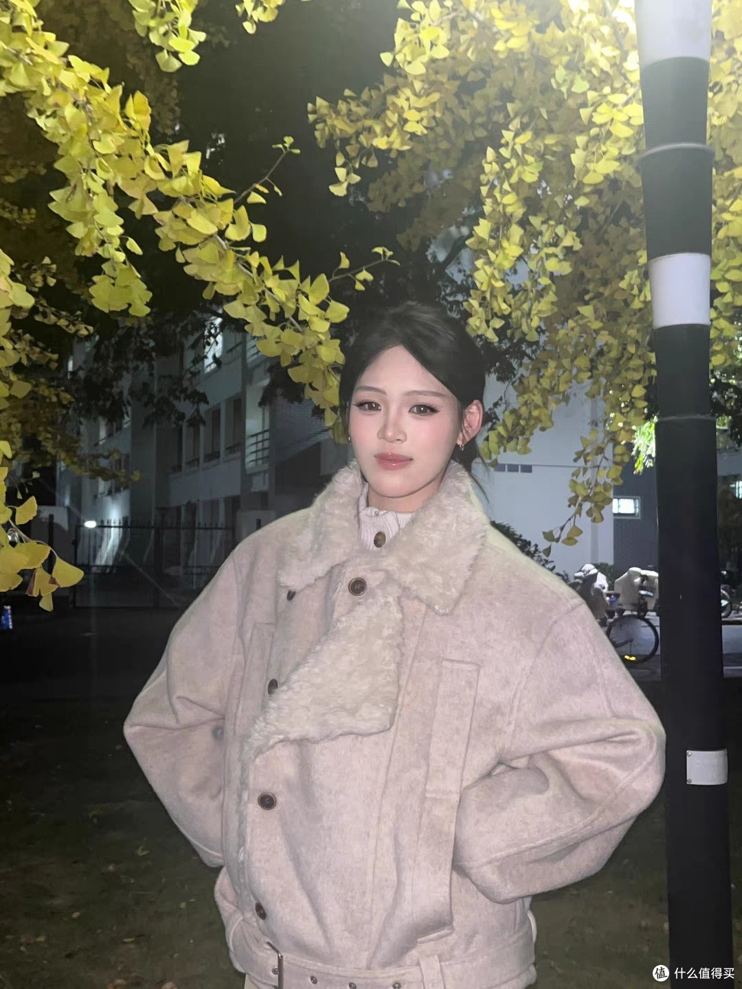 MADWITCH复古双排扣毛领棉服：双旦穿搭的仪式感与温暖并存