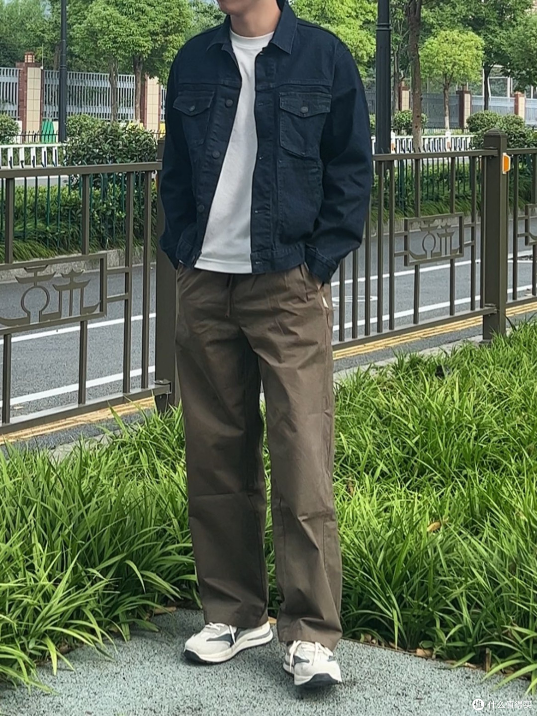 双旦穿搭:从简约单宁到户外工装的型格蜕变