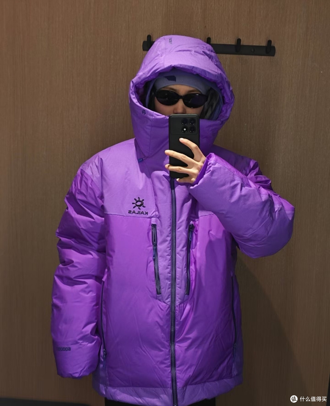 凯乐石6000GT闪电紫羽绒服:雪场亮眼之选