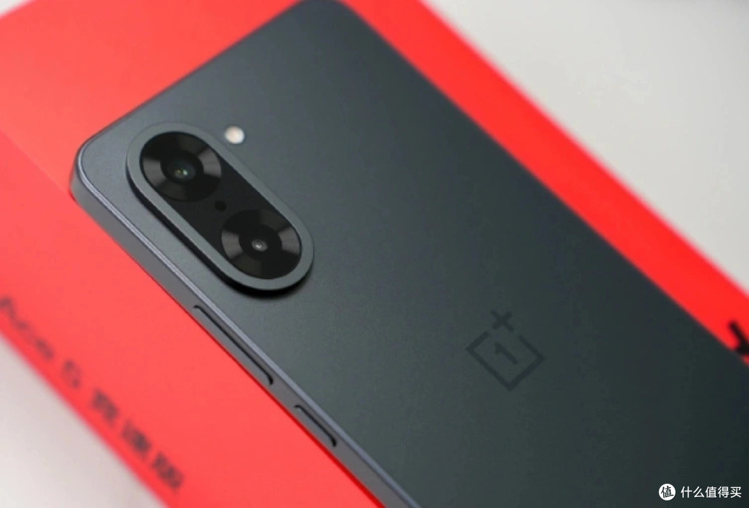 一加顶不住了,7100mAh+5000万+214万跑分,次旗舰售价一降再降