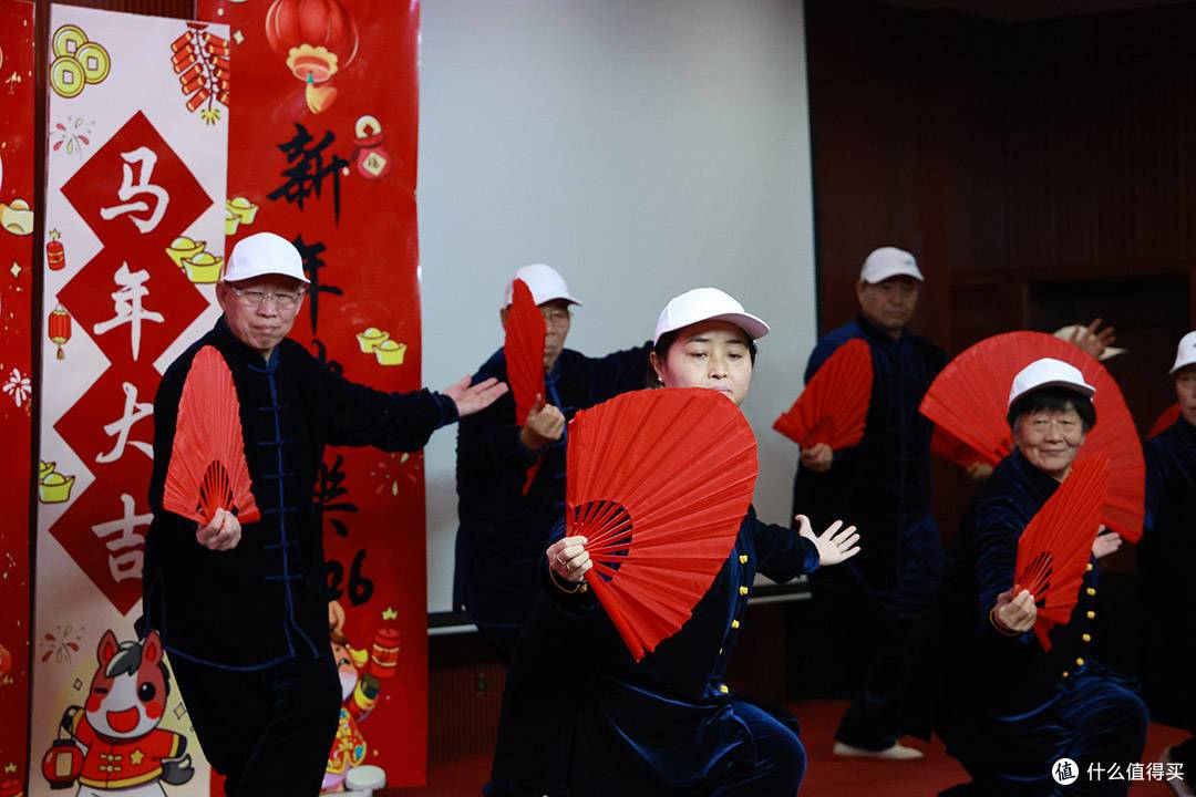 德孝苑里笑声扬:社区联欢共绘“健康+欢乐”新年画卷