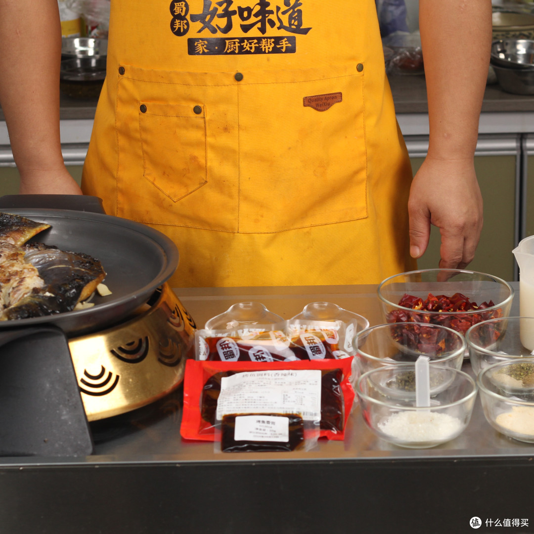 为什么隔壁烤鱼店天天排队?可能差的不是鱼,而是那包料