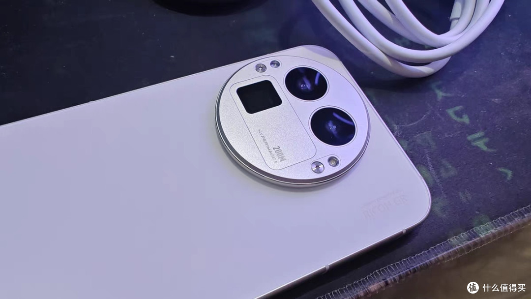 真我GT8 Pro搭载2亿像素长焦