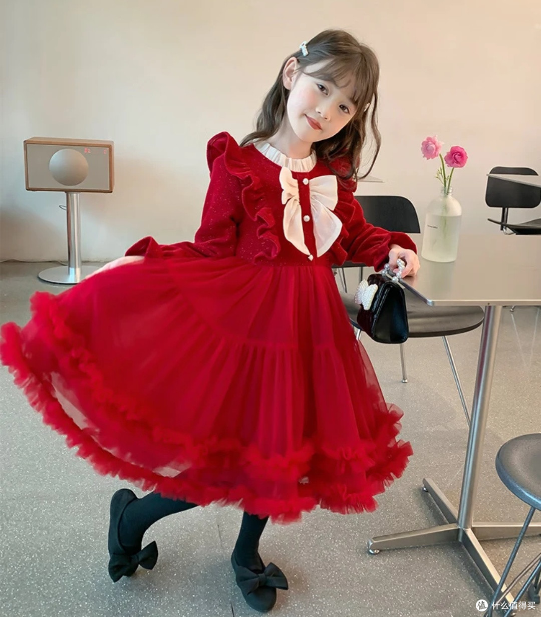 双旦年服惊喜,女儿的红色加绒连衣裙