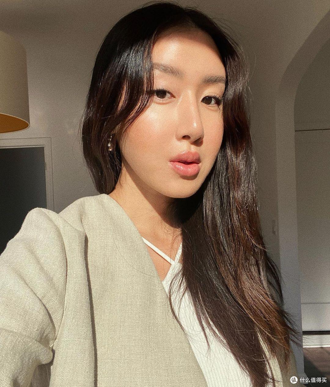 红毯妆容是好莱坞最流行的淡妆,妆感细腻紧致,还原脸部原生美!