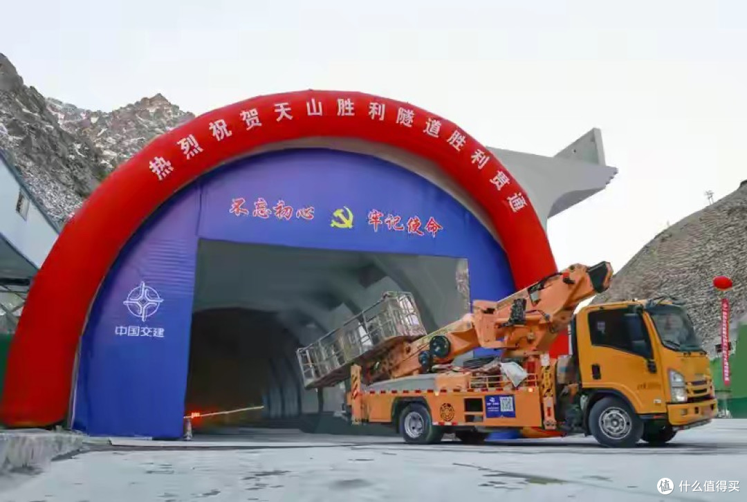天山胜利隧道通车!其意义不亚于中国建造航母,对新疆意味什么?