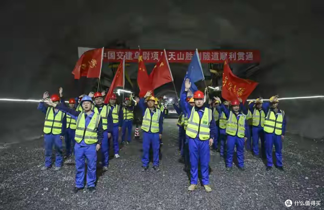 天山胜利隧道通车!其意义不亚于中国建造航母,对新疆意味什么?