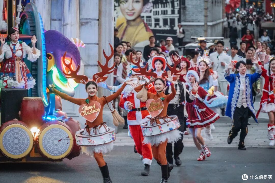 年末假期，就拜托这个随地大小演的古镇了！
