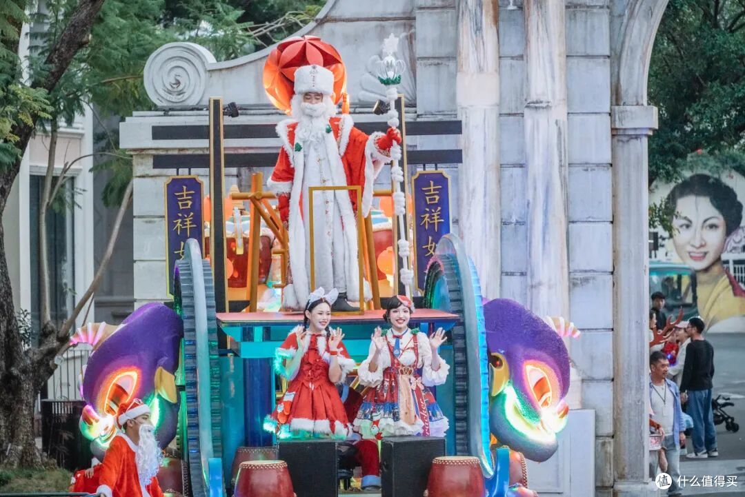 年末假期，就拜托这个随地大小演的古镇了！