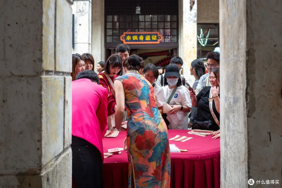 年末假期，就拜托这个随地大小演的古镇了！