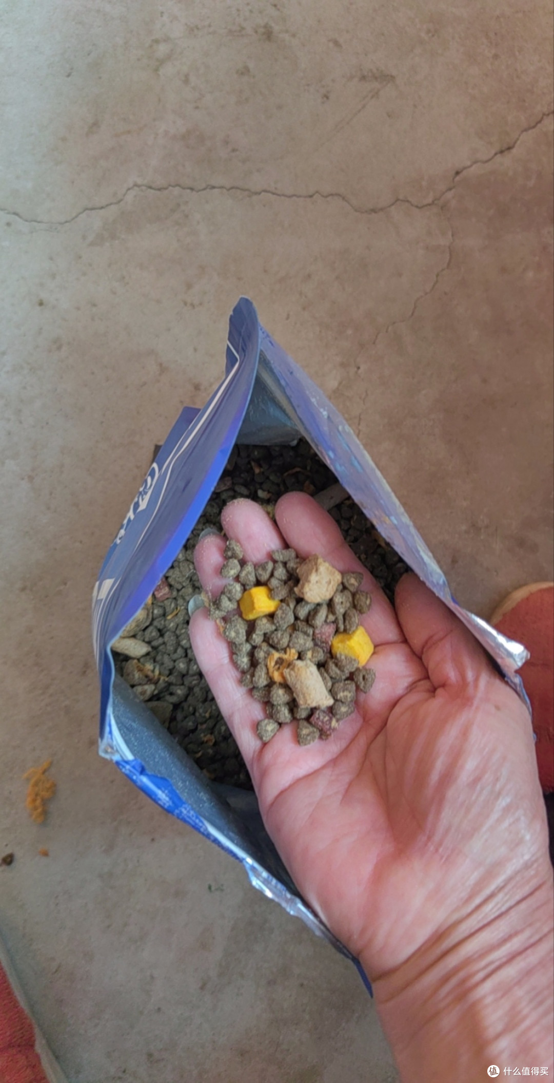养宠一年小结,狗狗营养新选择,终于买到兔肉夹心狗粮