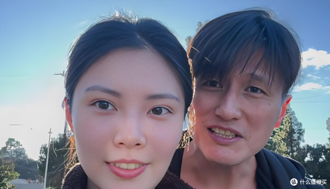 徐冬冬复刻椰汁招牌姿势,拉尹子维拍双人海报:婚礼伴手礼送椰汁