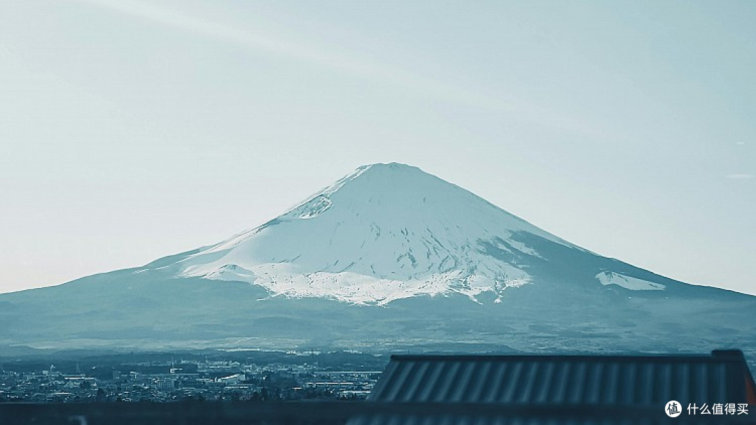 近年日本旅游热度不减，外国旅客数量屡创历史新高，甚至在疫情后迅速反弹至破纪录的高峰。