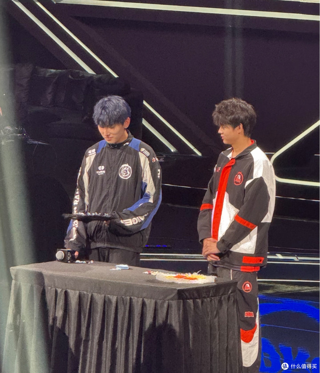九年玩家终赴KPL线下之约,全场呐喊里藏着热血与热爱