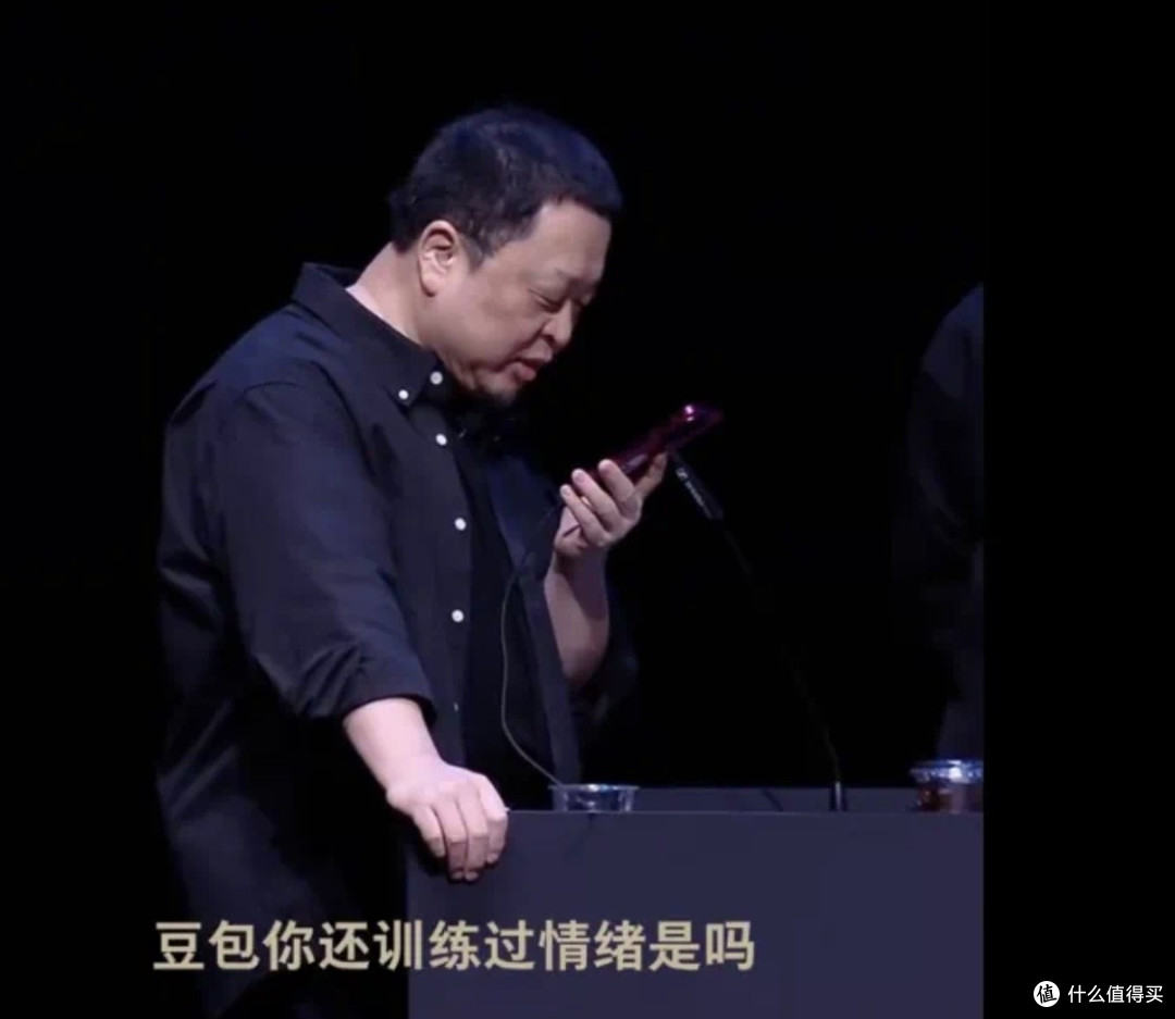 罗永浩“科技春晚”：推迟48分钟开场，宣布给观众全额退款