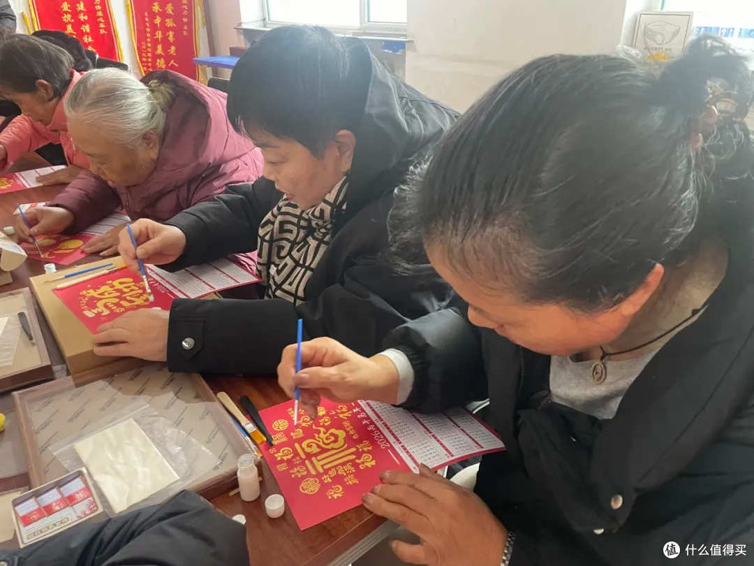 吉林公主岭:“葵放岭上”关爱一老一小-非遗金箔日历画