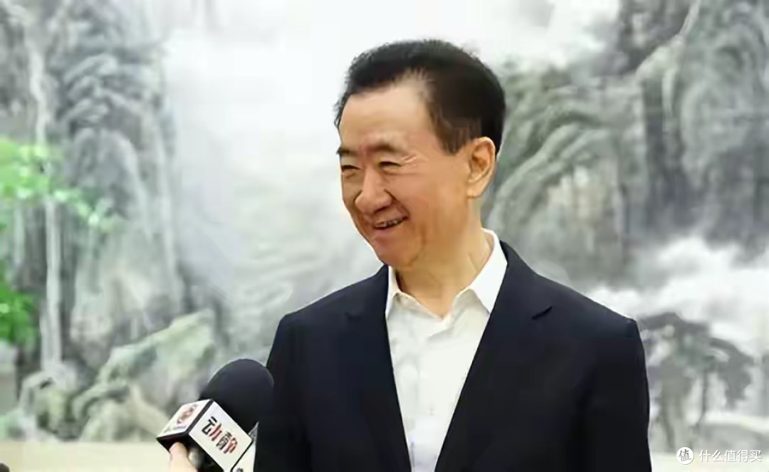 王健林难怪会输！600亿，美国财长的学生，居然收购了中国的万达