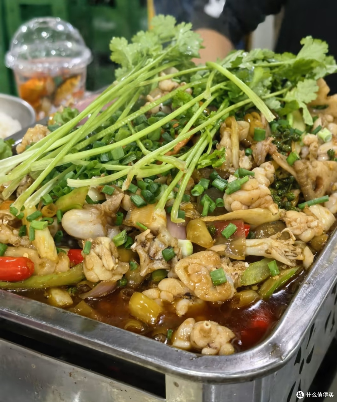 火盆牛蛙:炭火烤出的美味